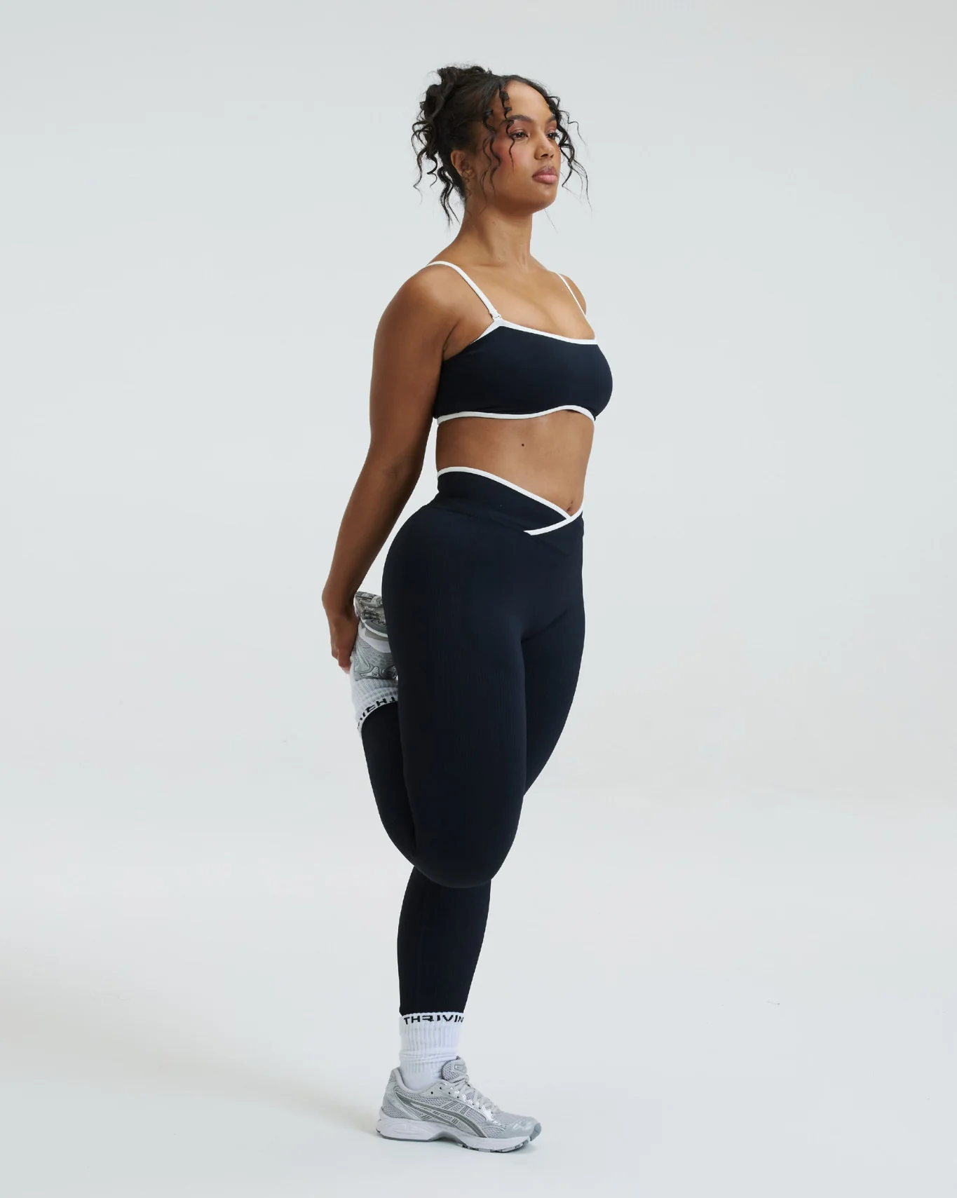 Elevate™ Outline V High Waist Leggings | Night Black - Image 4